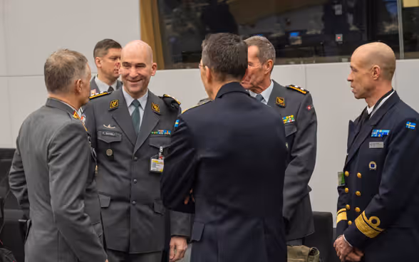 Le commandant de corps Thomas Süssli avec les représentants de la Suède.